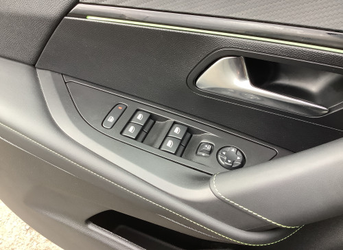 Peugeot 2008 Nouveau PureTech 130 S&S EAT8 GT