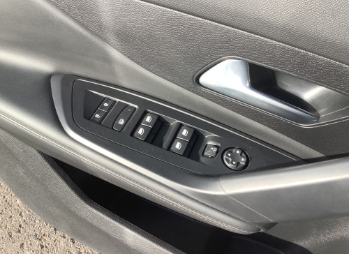 Peugeot 408 Nouvelle Hybrid 136 e-DCS6 Allure