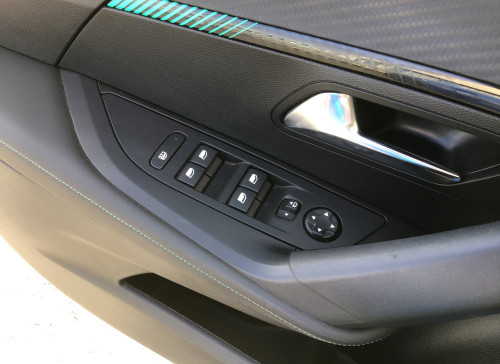 Peugeot 2008 PureTech 130 S&S EAT8 Allure