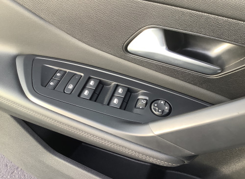 Peugeot 408 Nouvelle Hybrid 136 e-DCS6 Allure