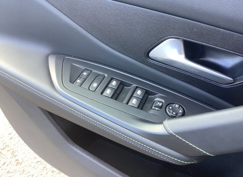 Peugeot 308 Hybrid 136 e-DCS6 GT