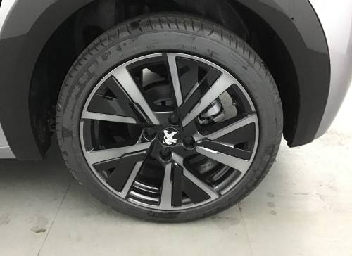 Peugeot 208 Nouvelle PureTech 130 S&S EAT8 GT