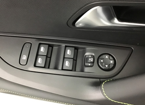 Peugeot 2008 Nouveau Hybrid 145 e-DCS6 GT