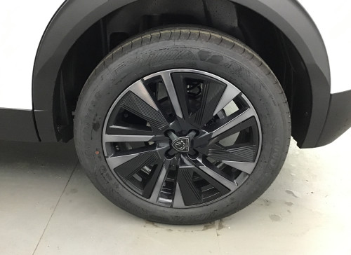 Peugeot 2008 Nouveau Hybrid 145 e-DCS6 GT