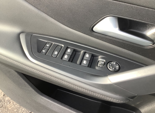 Peugeot 408 Nouvelle Hybrid 136 e-DCS6 Allure