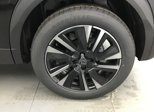 Peugeot 2008 Nouveau Hybrid 145 e-DCS6 GT