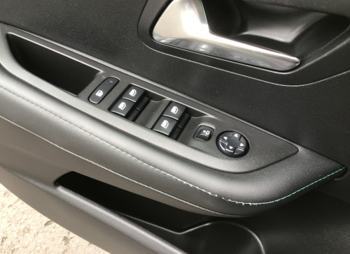 Peugeot 208 PureTech 100 S&S EAT8 Allure Pack
