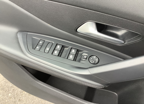 Peugeot 308 Hybrid 136 e-DCS6 Allure