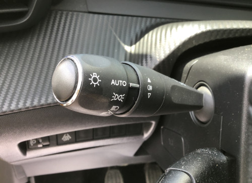 Peugeot 208 PureTech 100 S&S BVM6 Allure