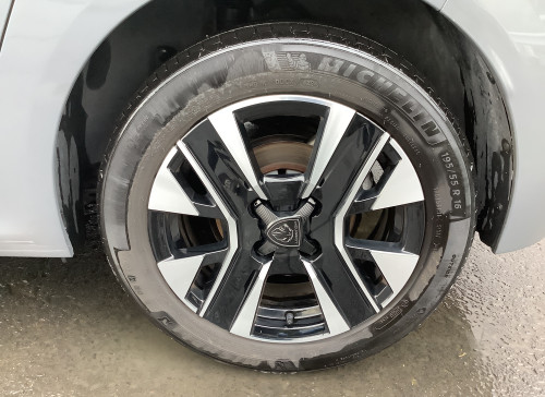 Peugeot 208 Nouvelle 100 S&S BVM6 Allure