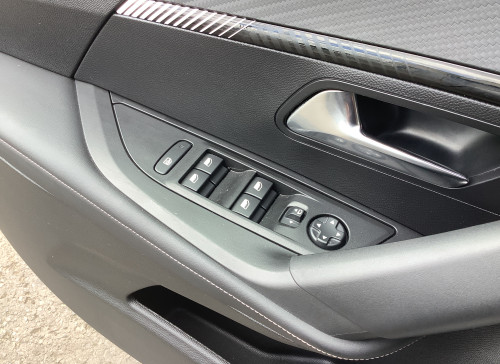 Peugeot 2008 Nouveau Hybrid 136 e-DCS6 Allure