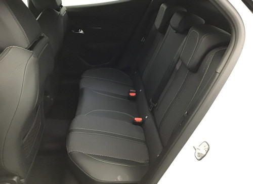 Peugeot 2008 Nouveau Hybrid 145 e-DCS6 GT