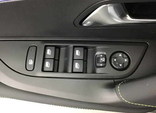 Peugeot 2008 Nouveau Hybrid 145 e-DCS6 GT