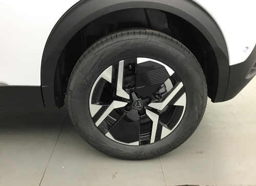 Peugeot 2008 Nouveau Hybrid 145 e-DCS6 GT