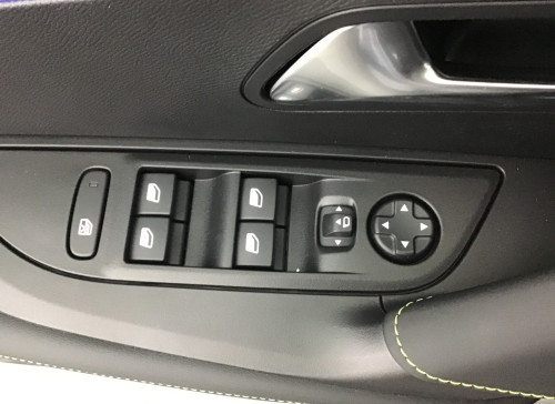 Peugeot 2008 Nouveau Hybrid 145 e-DCS6 GT