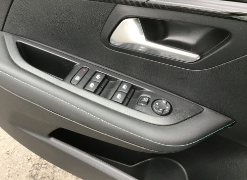 Peugeot 208 PureTech 100 S&S BVM6 Allure