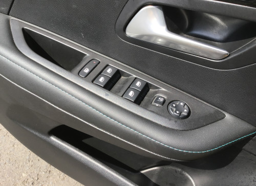 Peugeot 208 PureTech 100 S&S BVM6 Allure