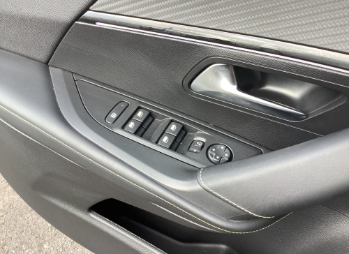 Peugeot 2008 Nouveau Hybrid 145 e-DCS6 GT