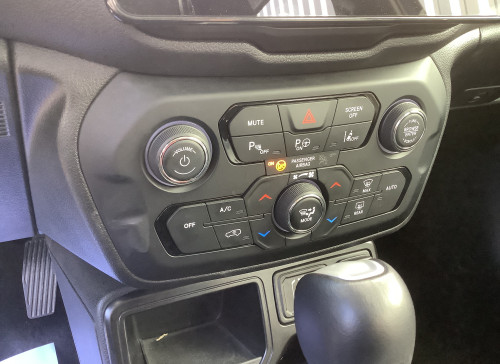 Jeep RENEGADE Nouveau 1.5 Turbo T4 130 ch BVR7 e-Hybrid Summit