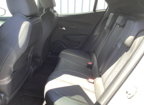 Peugeot 2008 Nouveau Hybrid 136 e-DCS6 GT