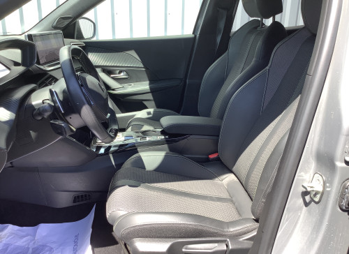Peugeot 2008 Nouveau Hybrid 136 e-DCS6 GT