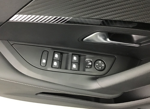 Peugeot 2008 Nouveau Hybrid 145 e-DCS6 Allure