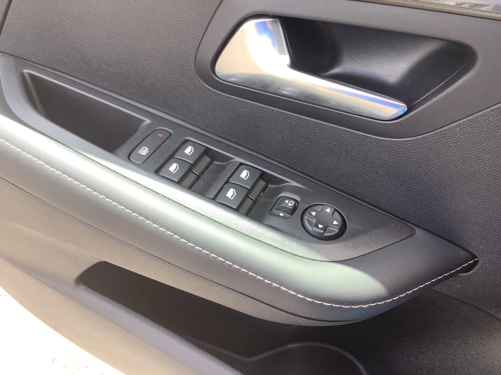 Peugeot 208 100 S&S BVM6 Allure