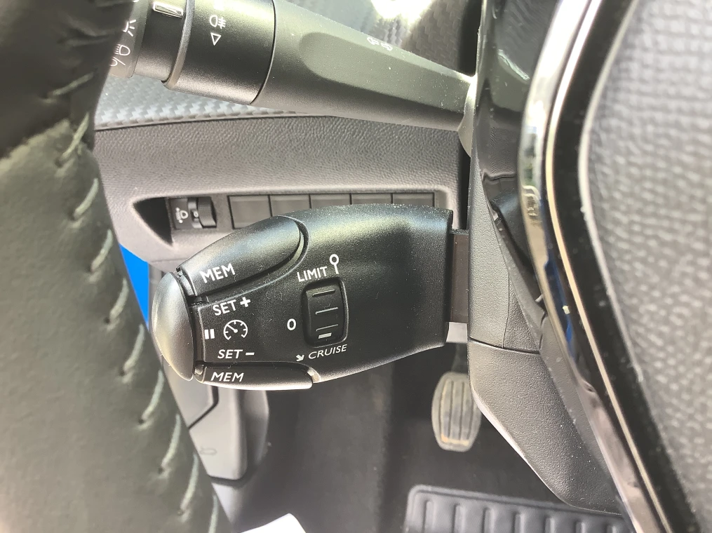 Peugeot 208 100 S&S BVM6 Allure