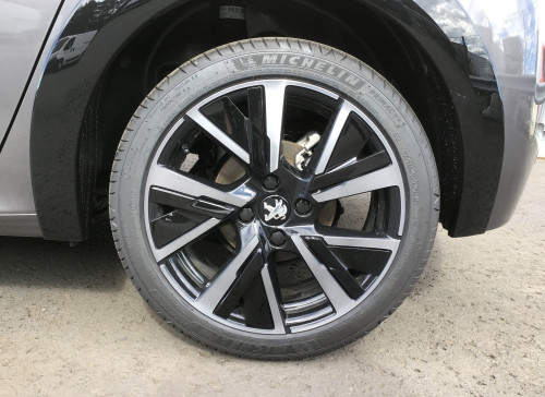 Peugeot 208 Nouvelle PureTech 130 S&S EAT8 GT