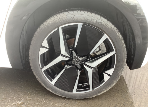 Peugeot 208 Nouvelle Hybrid 100 e-DCS6 GT
