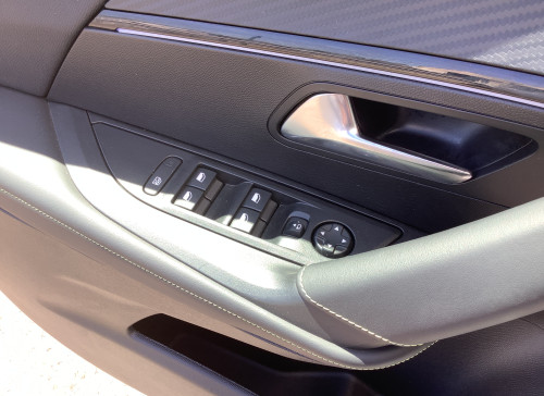 Peugeot 2008 Nouveau Hybrid 145 e-DCS6 GT