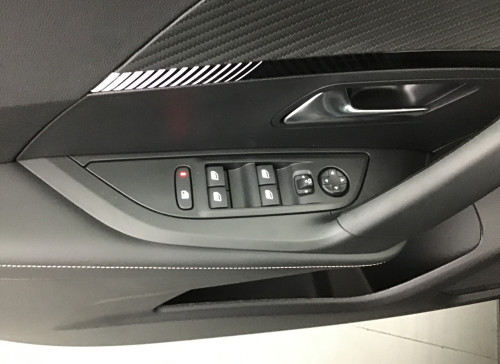 Peugeot 2008 Nouveau Hybrid 145 e-DCS6 Allure