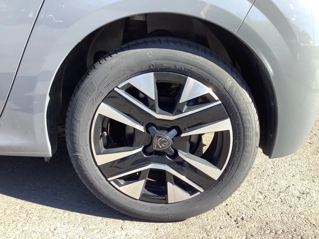 Peugeot 208 100 S&S BVM6 Allure