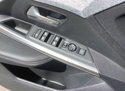 Peugeot 5008 Nouveau Hybrid 136 e-DCS6 Allure