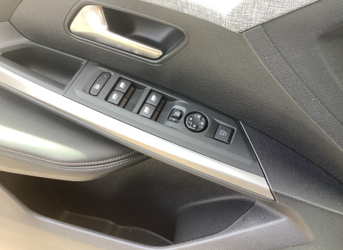 Peugeot 3008 Nouveau Hybrid 136 e-DCS6 Allure