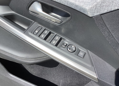 Peugeot 5008 Nouveau Hybrid 145 ch e-DCS6 GT