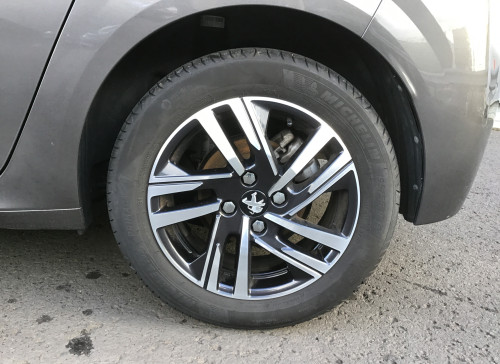 Peugeot 208 Nouvelle PureTech 100 S&S BVM6 Allure