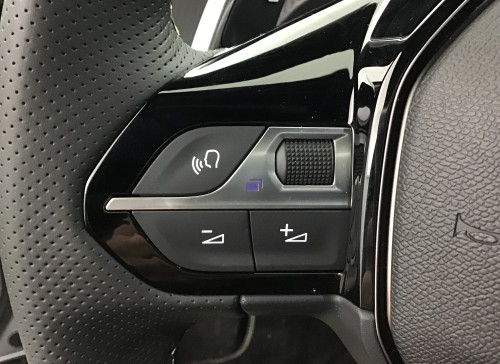 Peugeot 2008 Nouveau Hybrid 145 e-DCS6 GT