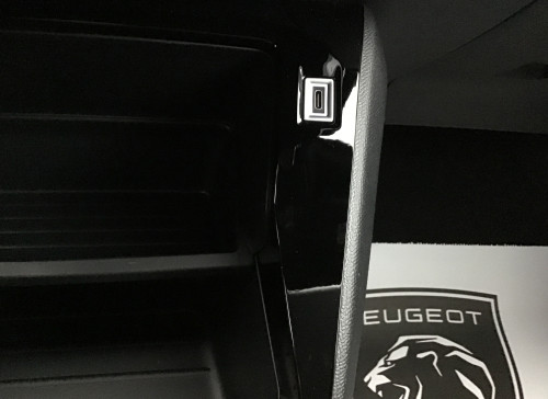 Peugeot 2008 Nouveau Hybrid 145 e-DCS6 Style